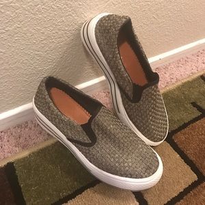 Size 9, 2"sole, super comfortable. Barley wore