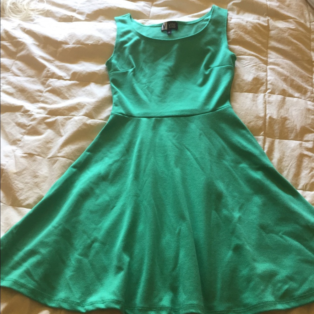 🎀 SALE: green dress, Size Small