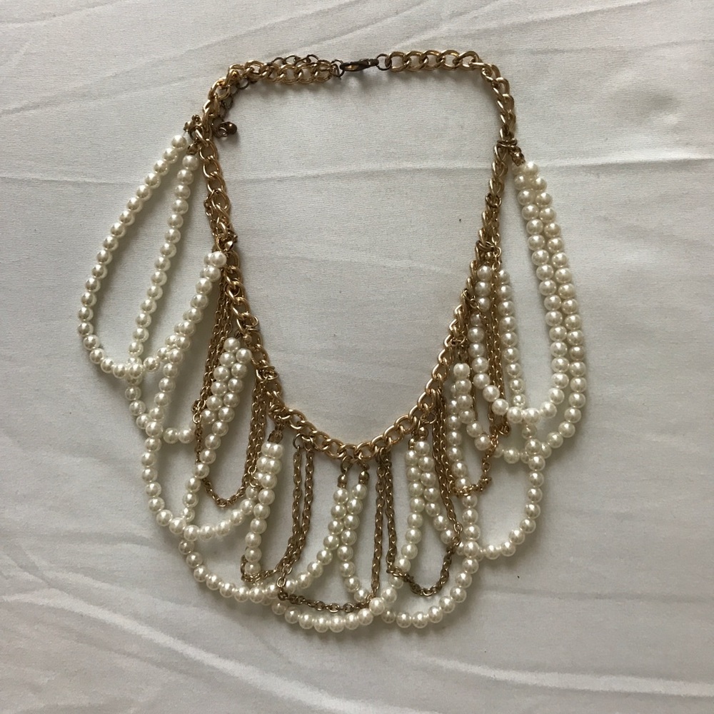 Pearl and chain necklace.