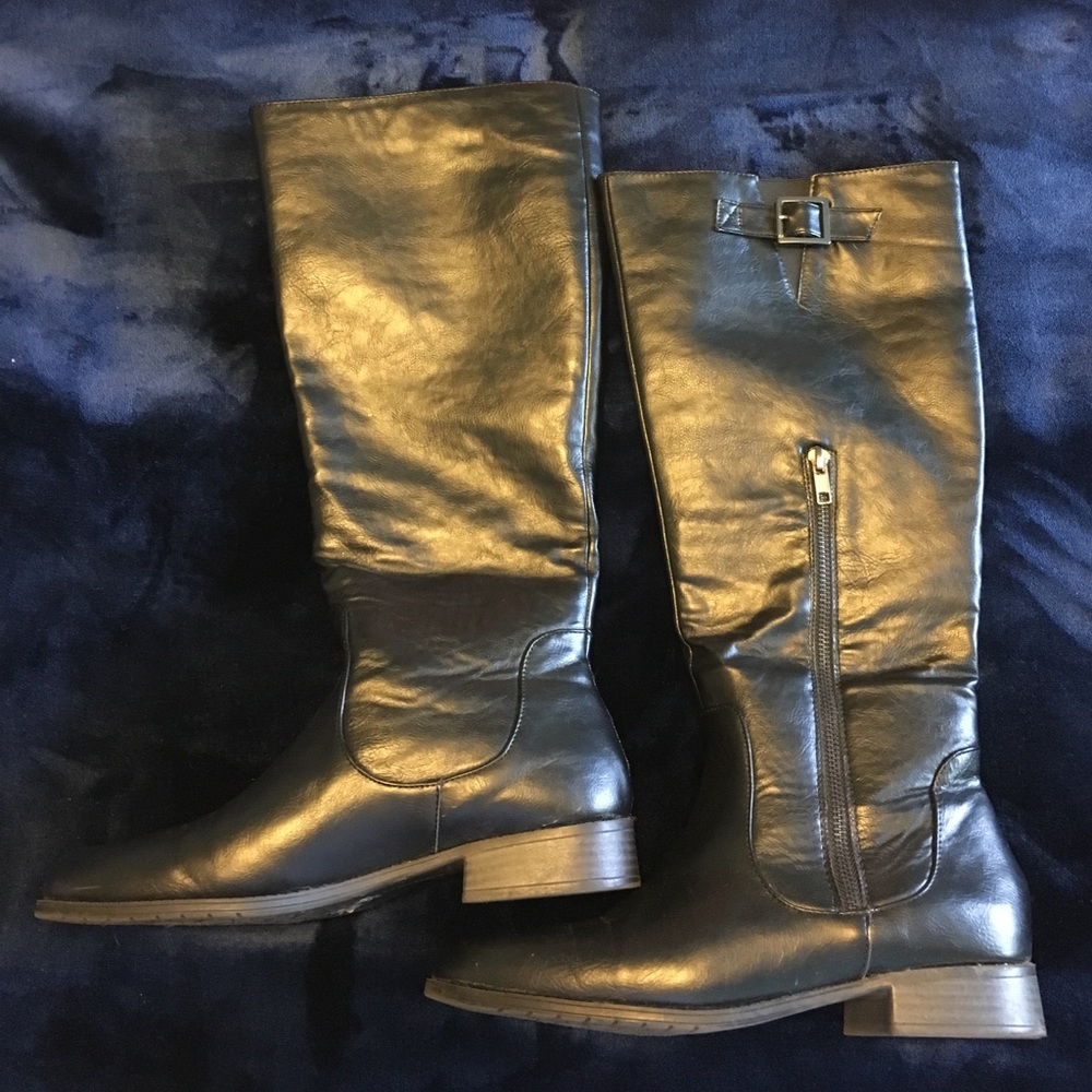 Black faux leather size 10 boots