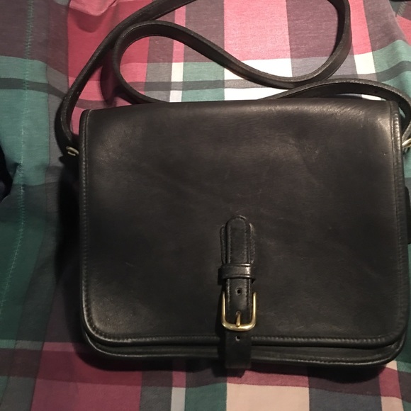 Coach Handbags - ⬇️🐾 AUTHENTIC BLACK COACH SHOULDER BAG EUC!