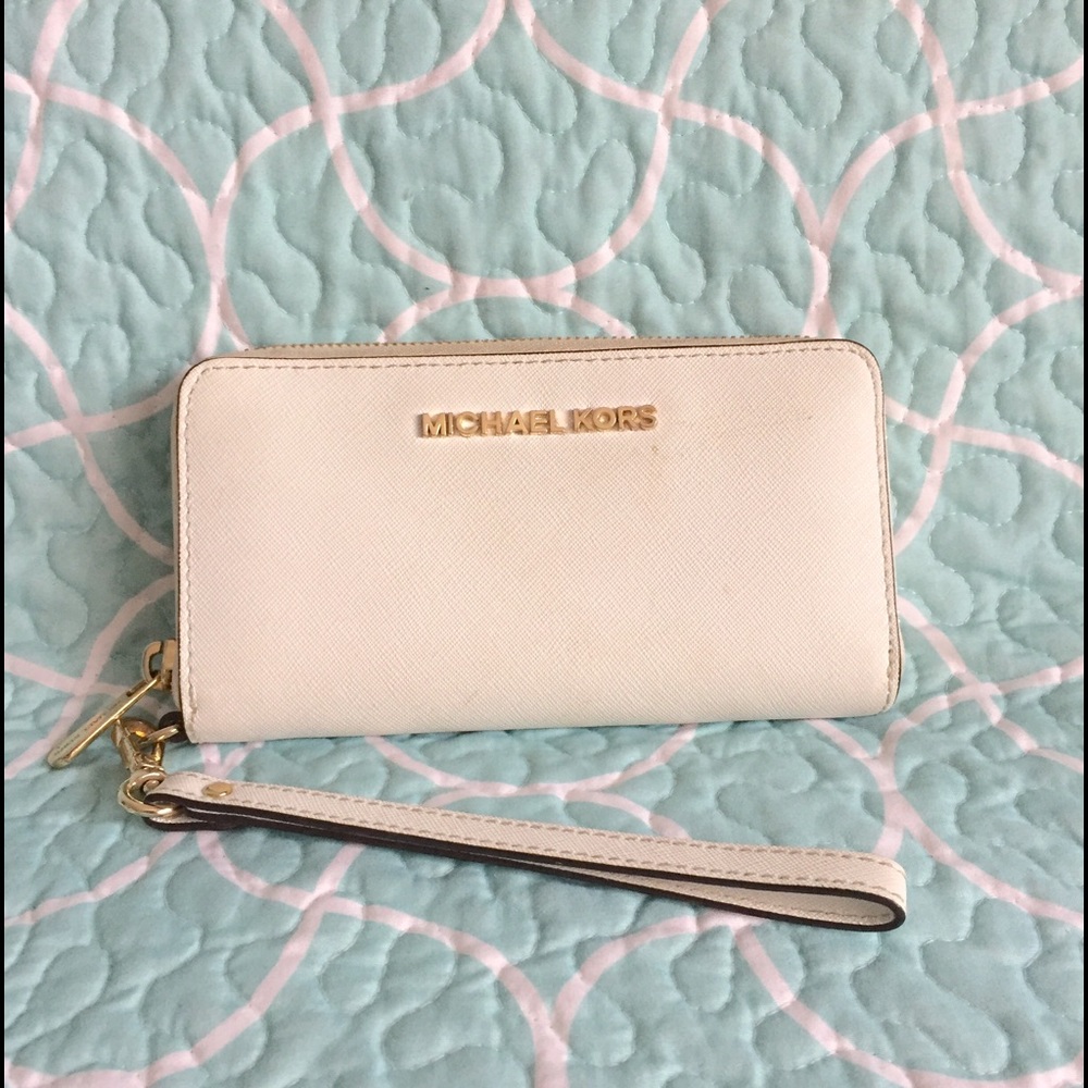 (SOLD) Michael Kors Wristlet