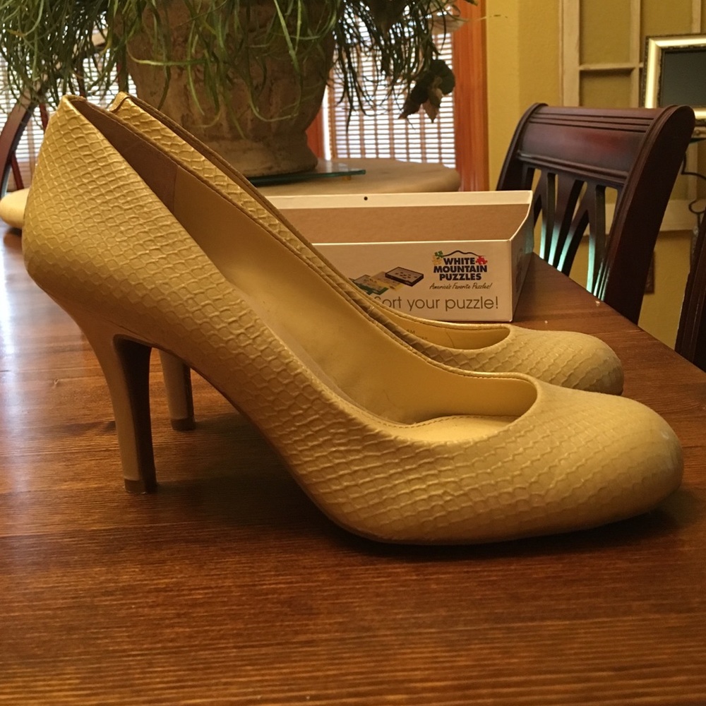 Gianni Bini Nude Heels