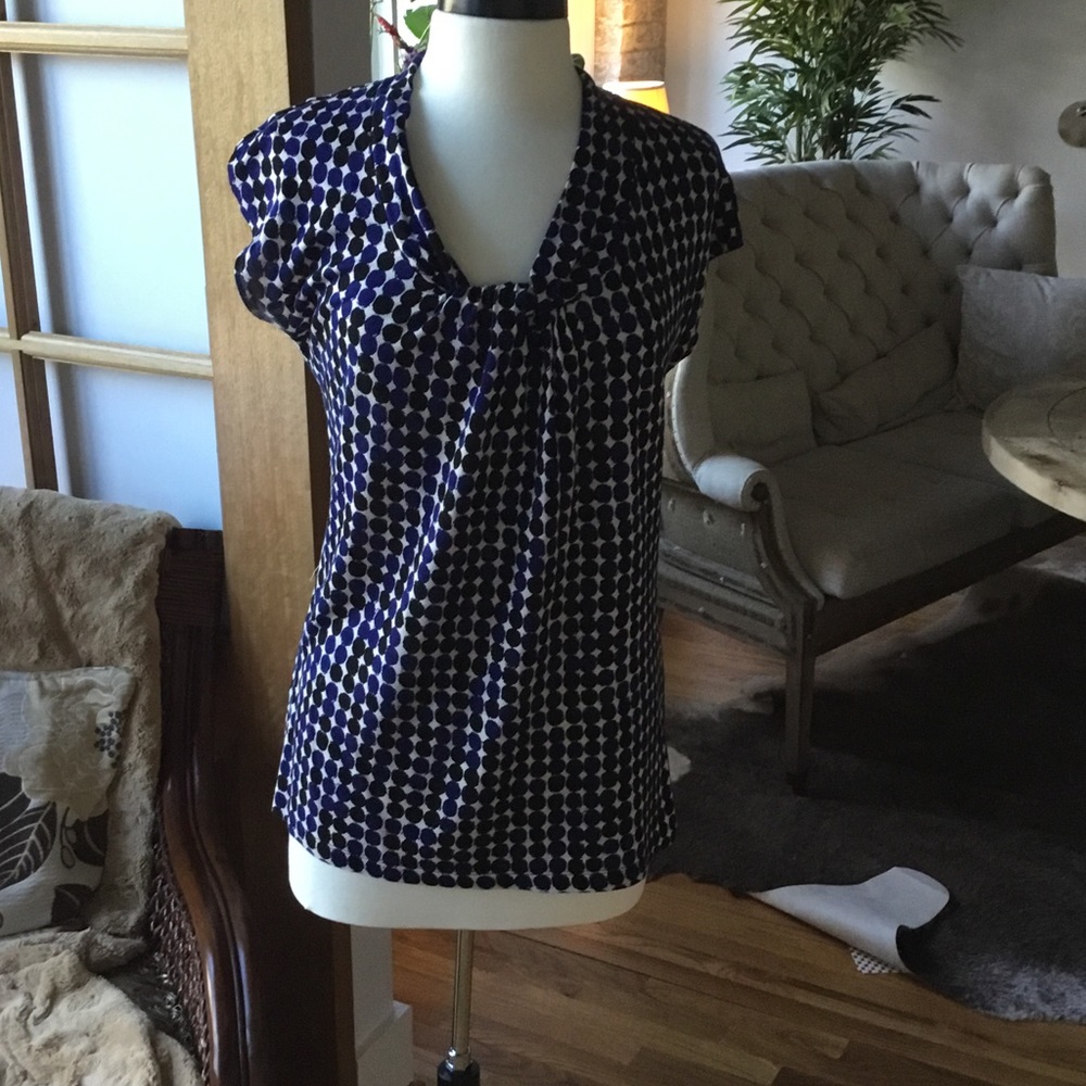 Twist collar top
