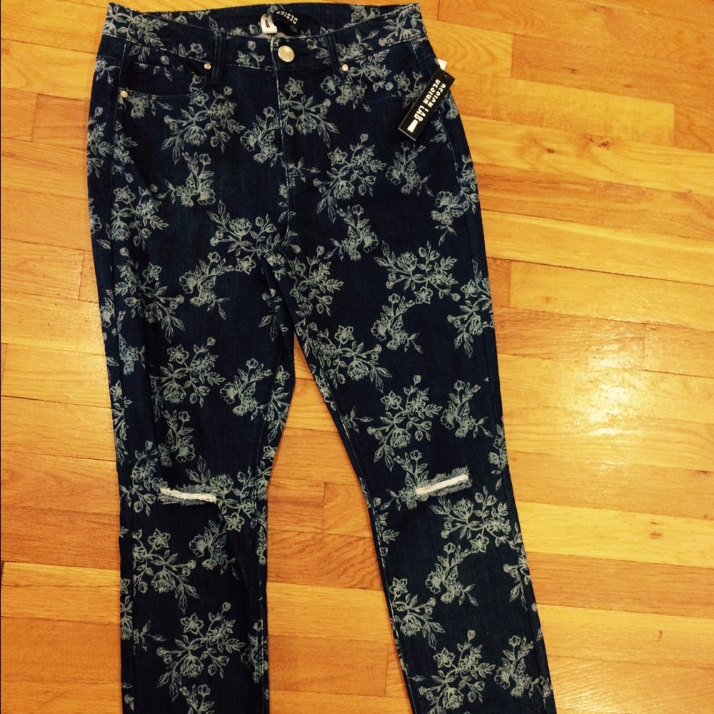 One left! Distressed Floral Print Skinny Jeans