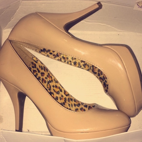 Nude Kenneth Cole heels - Picture 2 of 2