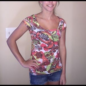 Patterned scoop neck T-shirt