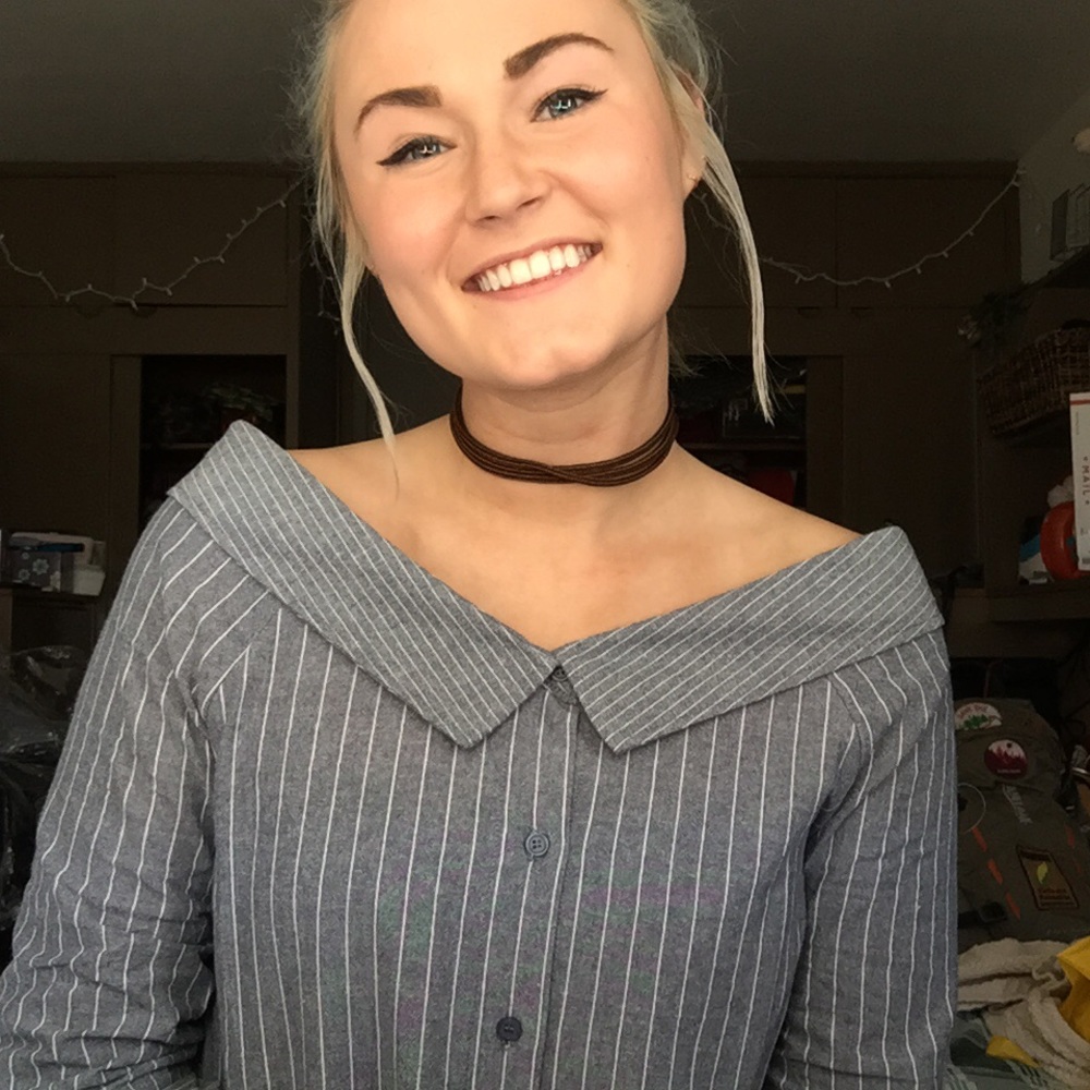 Adorable off shoulder pinstripe blouse!