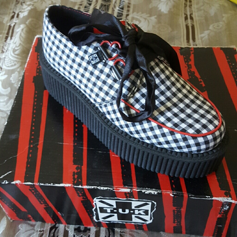 Checker sneaker