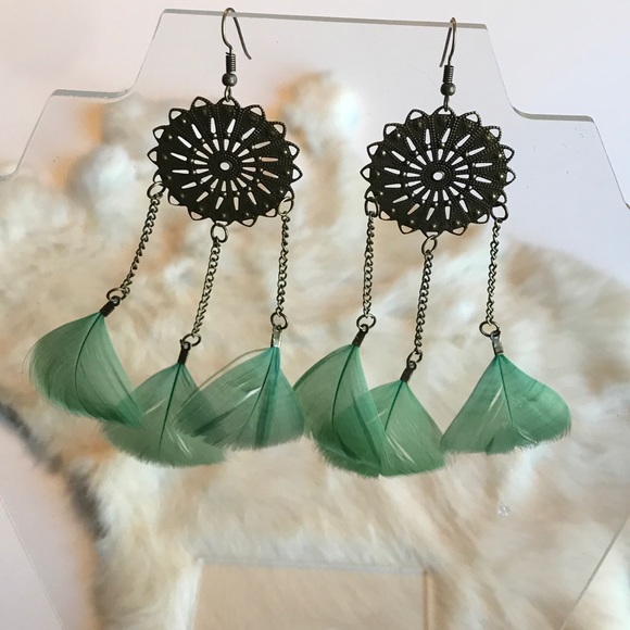 FESTIVAL FEATHER GREEN EARRINGS - Picture 4 of 4