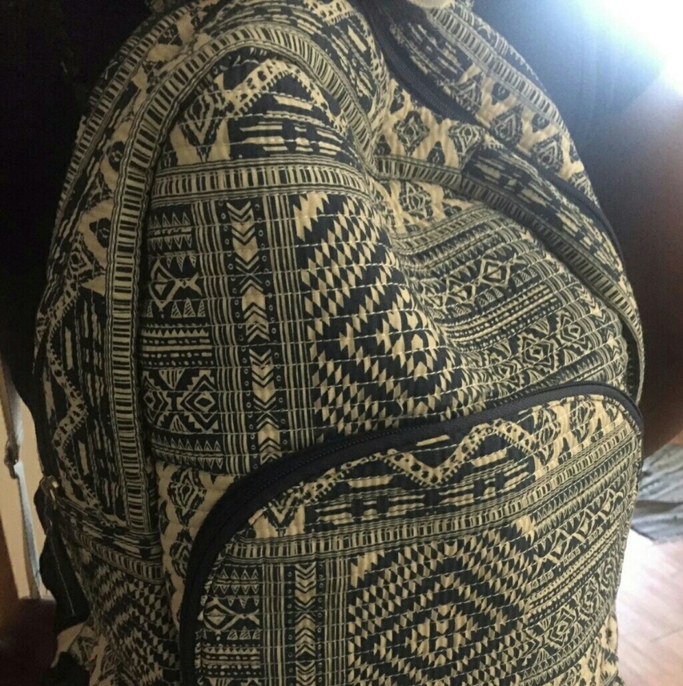 SUPER  CUTE BACKPACK!! MAKE AN OFFER :)