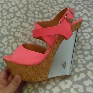 Coral platform wedges