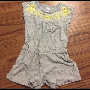 Girls 3T romper with snap closure