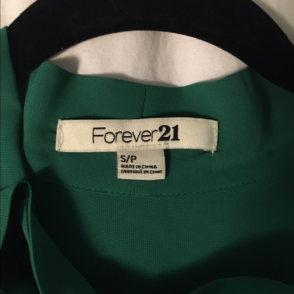 Green button down top with bow tie! - Picture 3 of 3