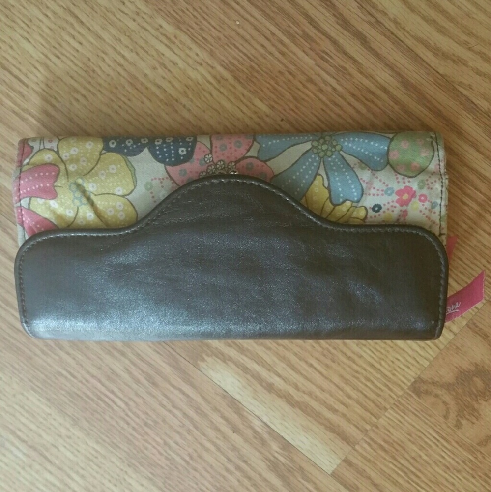 Thirty one wallet
