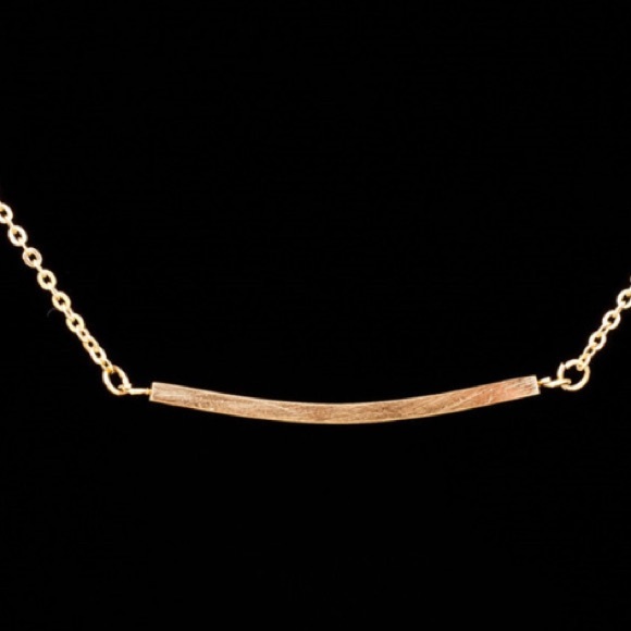 18k gold pltd. stainless steel curved bar necklace - Picture 3 of 4