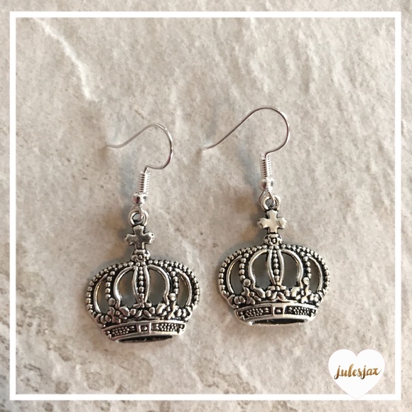 Jewelry - Royal crown antique silver earrings fish hook styl