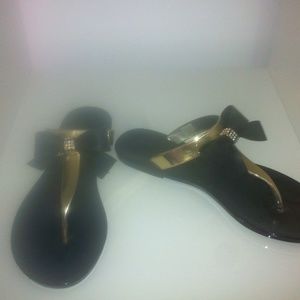 Black and gold bow jelly sandals