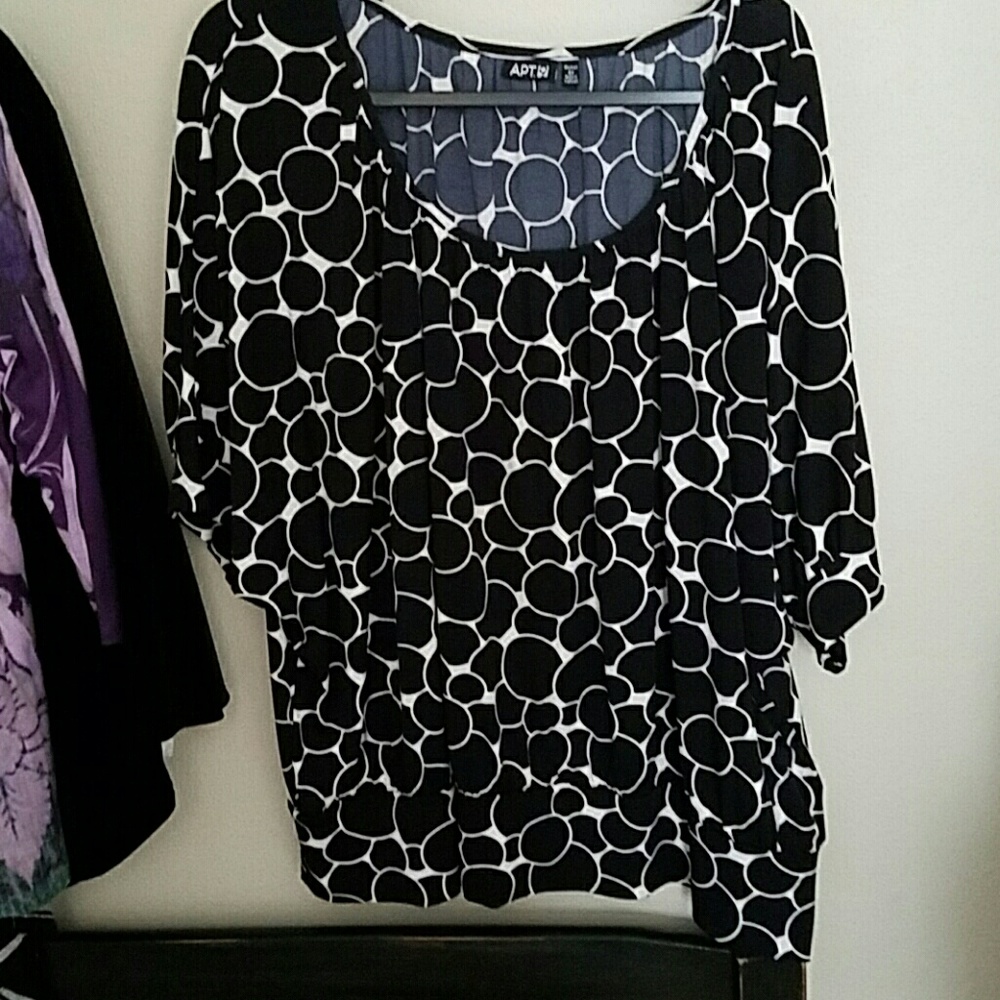 Apt 9 top