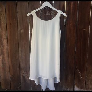 Small- Sleeveless white bowed dress