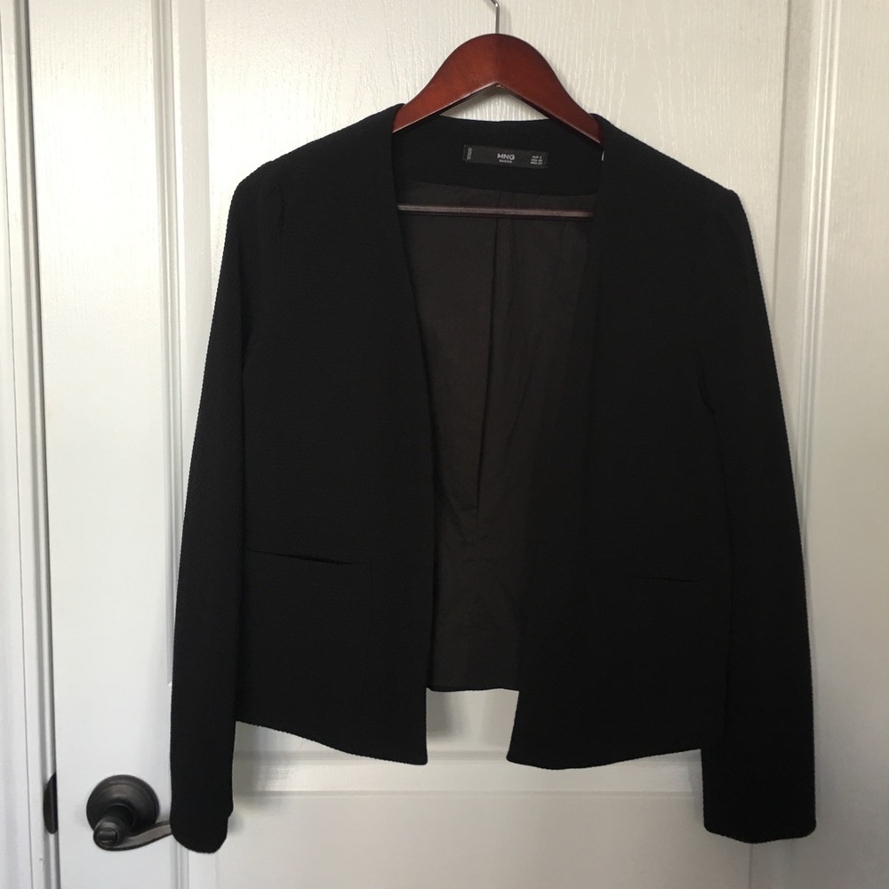 Lightweight short black jacket