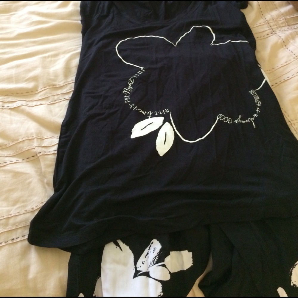 Sold Hue 2-piece sleepset floral black & white NWT