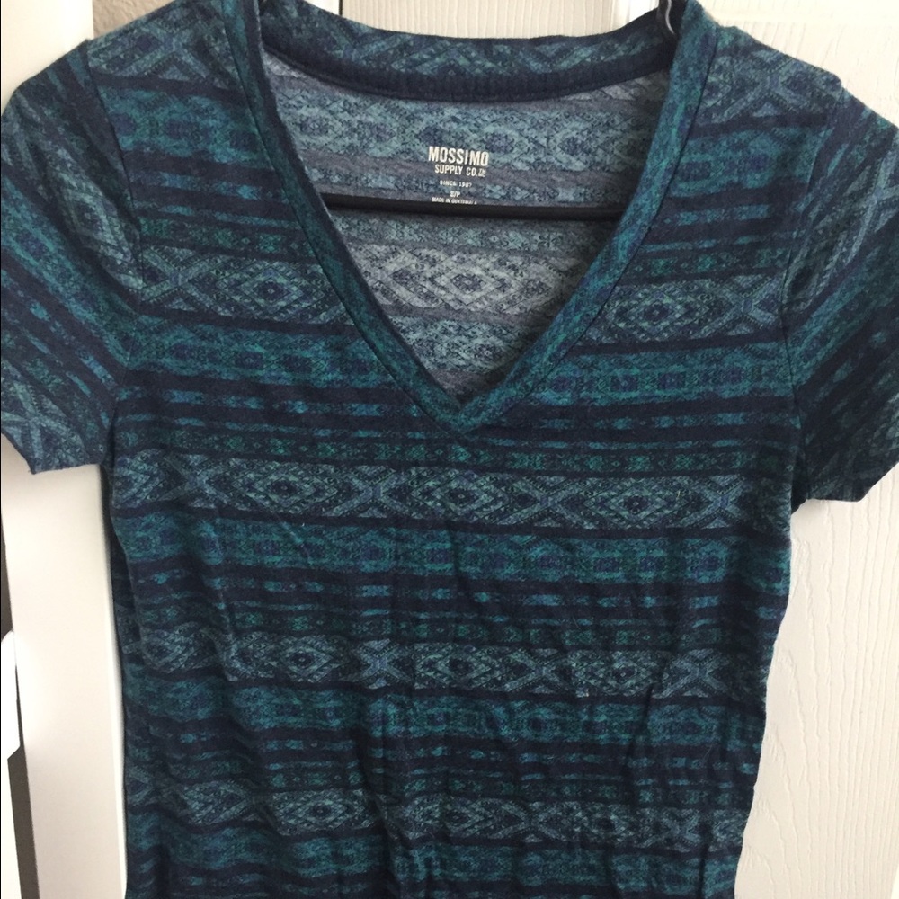 Aztec print v-neck