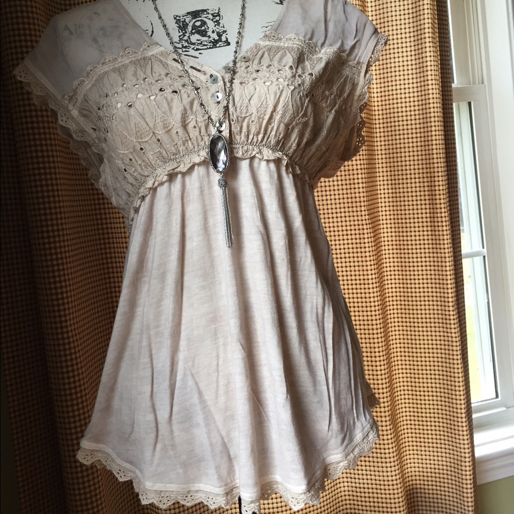 Free People EUC baby doll blouse.