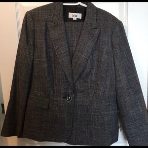 Size 16 Le Suit pantsuit black and grey