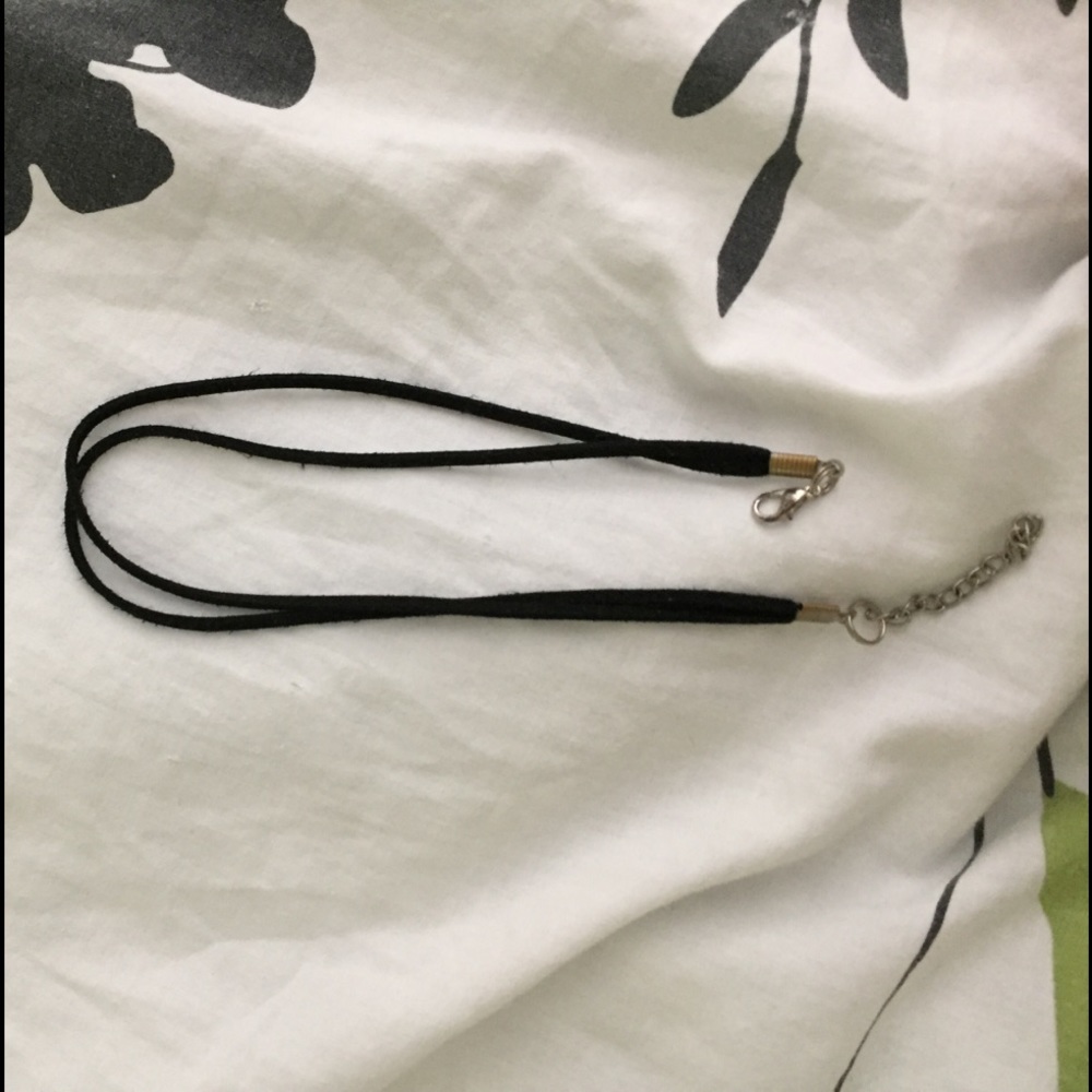 Black velvet choker