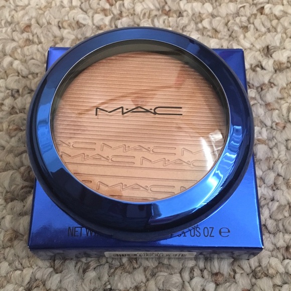 MAC Cosmetics Other - MAC extra dimension skin finish shaft of gold