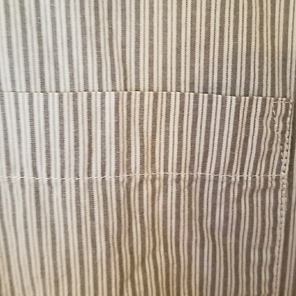 Button down - Picture 3 of 3
