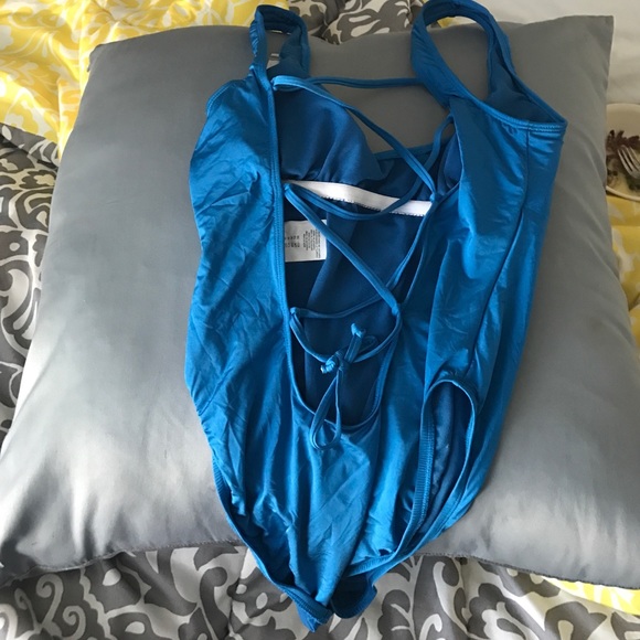 Beach Please one-piece - Picture 2 of 3