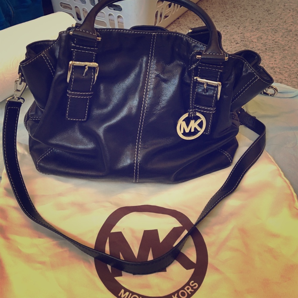 Michael kors leather handbag with shoulder strap.