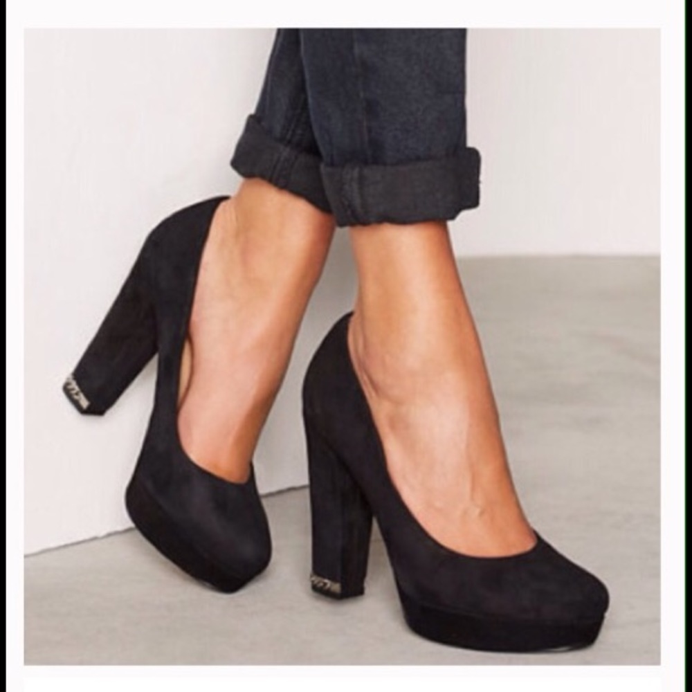 Micheal Kors Sabrina platform pump