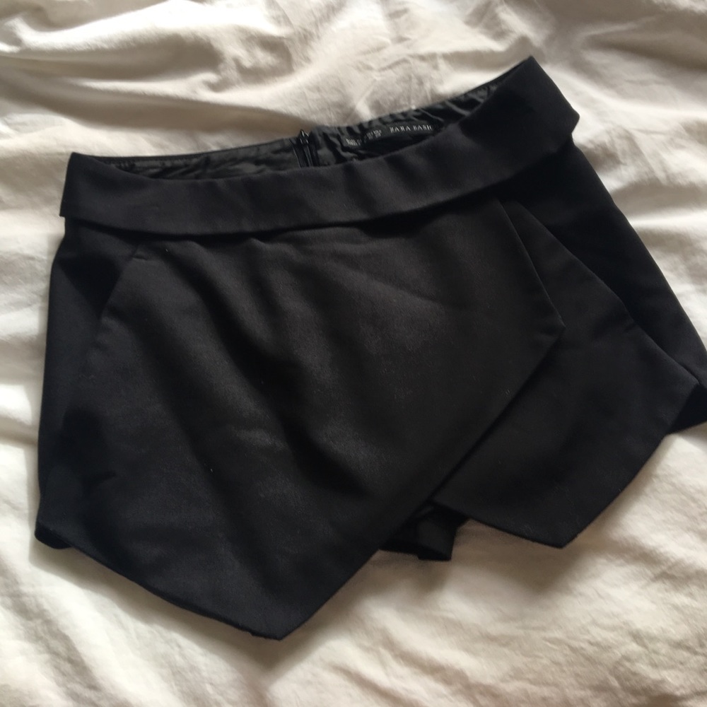 ☀️SPRING CLEANING☀️ Zara asymmetrical skort!