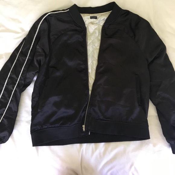 BRANDY MELVILLE BOMBER💕 - Picture 2 of 4