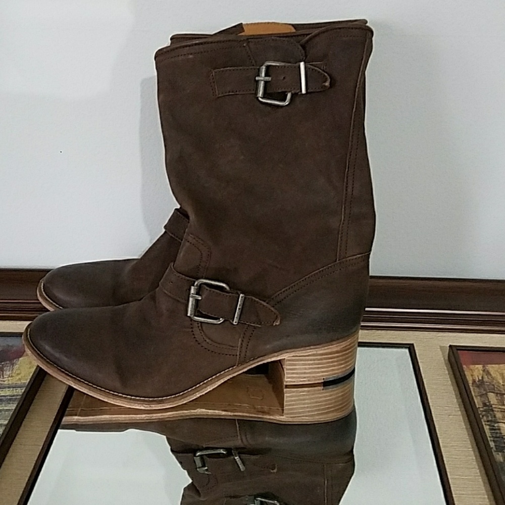 Women's modern fiction boot