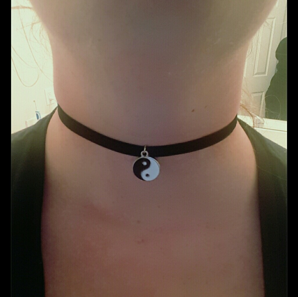 Ying yang suede choker. NWT