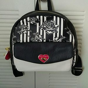 Turnlock med be mine blk floral backpack