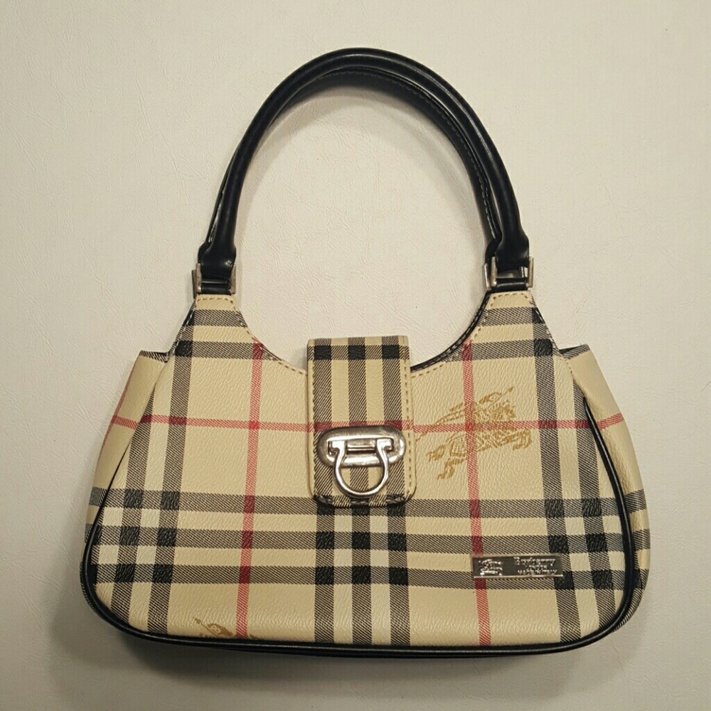 Small statement bag, great shape!