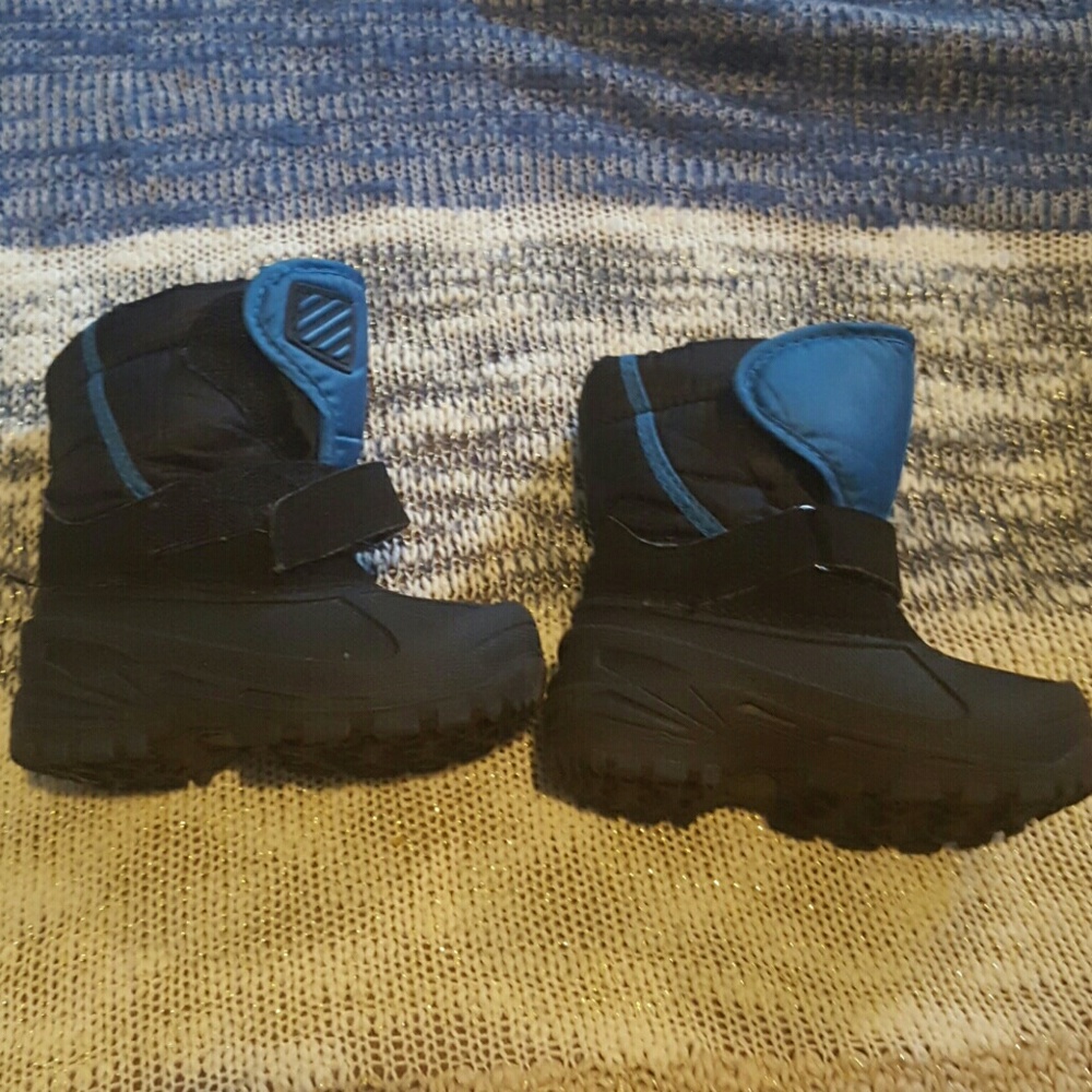 Snow boots