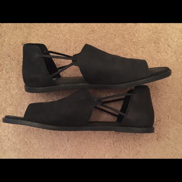 Eileen Fisher Shoes - HP 🎉Eileen Fisher open toe flats with dust bag