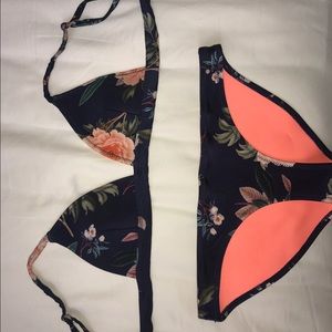 Triangl bikini set!! 🌸