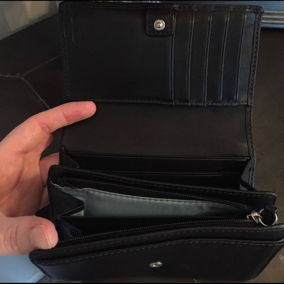 Fabulous Coach Wallet - Picture 3 of 5