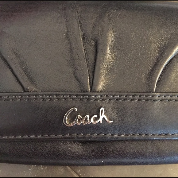 Fabulous Coach Wallet - Picture 5 of 5
