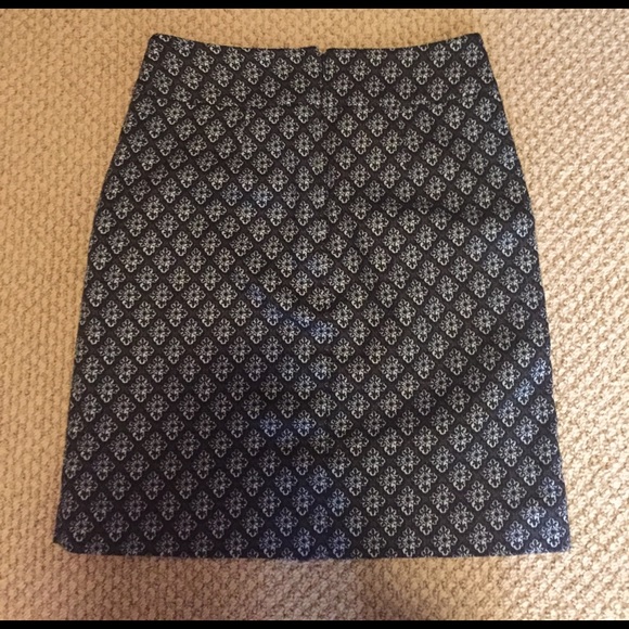 Like New Ann Taylor A-line printed skirt! - Picture 2 of 2