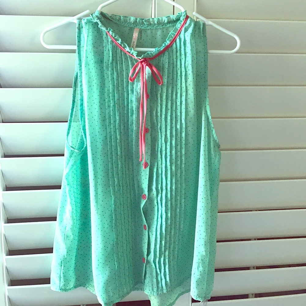 ❤️ ADORABLE mint & pink button up blouse!