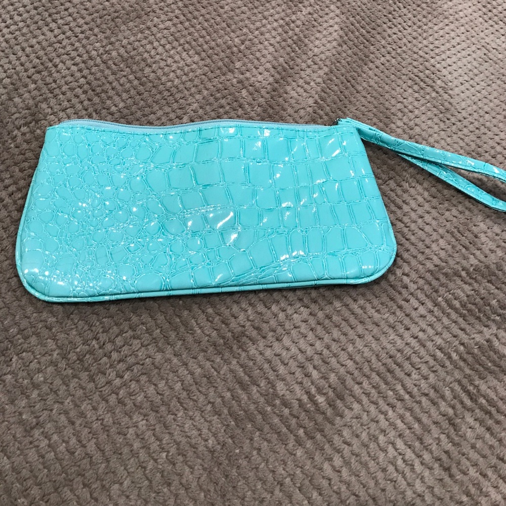 Small wristlet