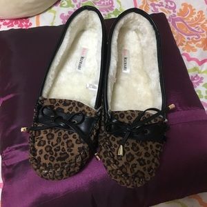 Isaac Miztahi NWOT women's slippers. Sz 8